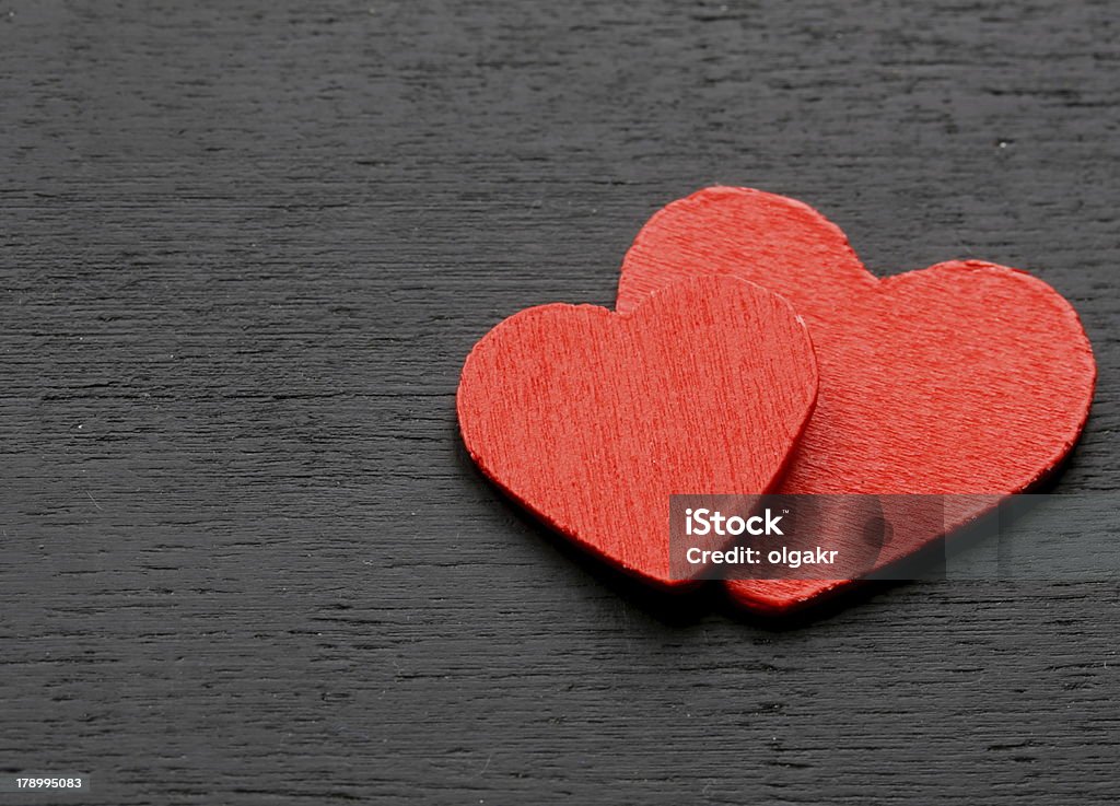 Dois corações de madeira vermelho-Símbolo do Amor - Royalty-free Alegoria Foto de stock