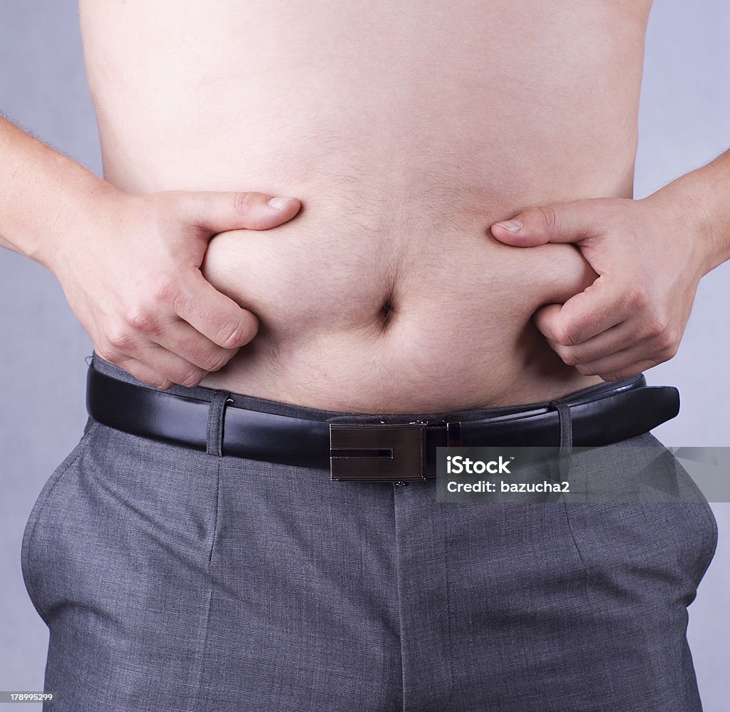 Gros homme tenant gros ventre - Photo de Abdomen libre de droits