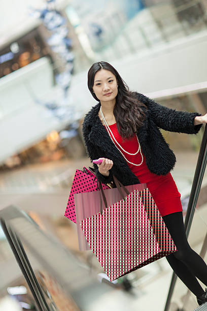 istock girl shopping 178995340