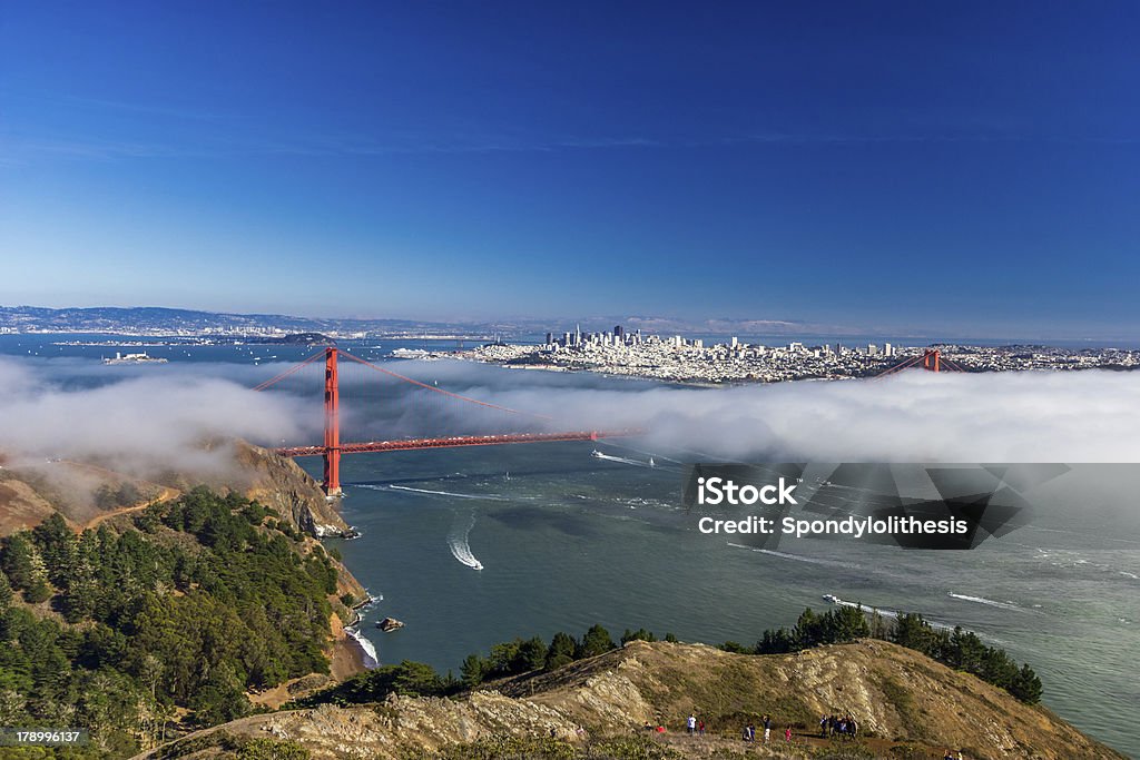 Golden Gate Bridge und San Francisco-Internetverbindung im Nebel - Lizenzfrei Architektur Stock-Foto