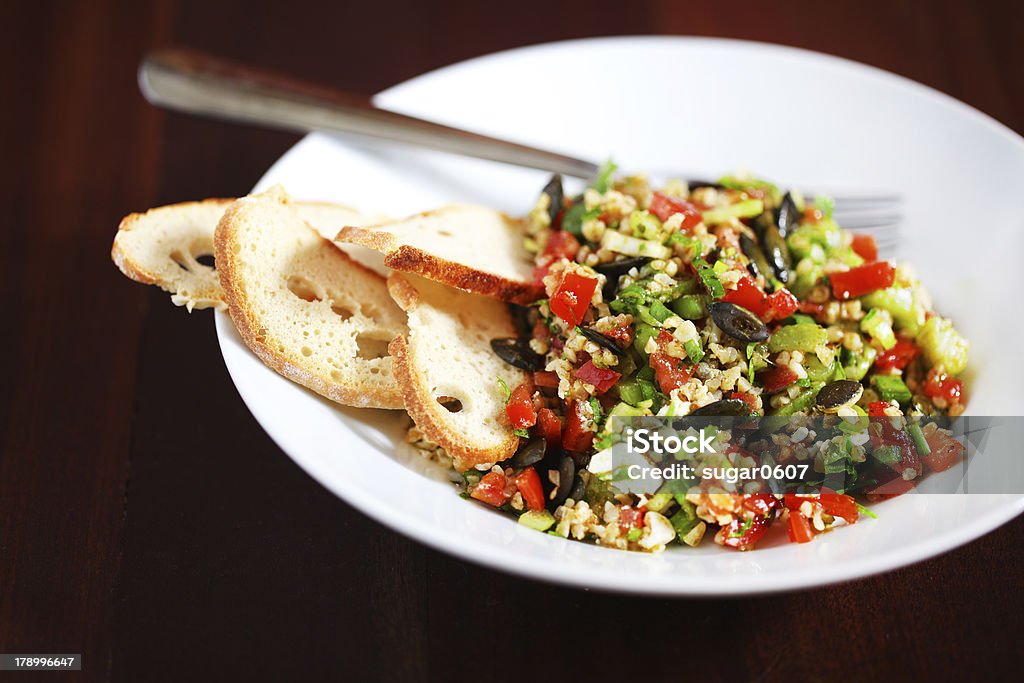 Tabbouleh con bulgur, semi di zucca e cracker - Foto stock royalty-free di Adulazione