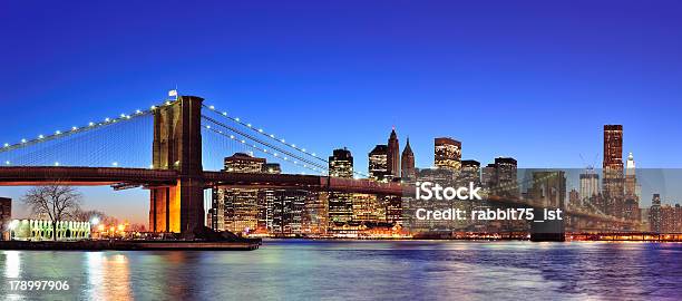 Ponte De Brooklyn - Fotografias de stock e mais imagens de Anoitecer - Anoitecer, Ao Ar Livre, Apartamento