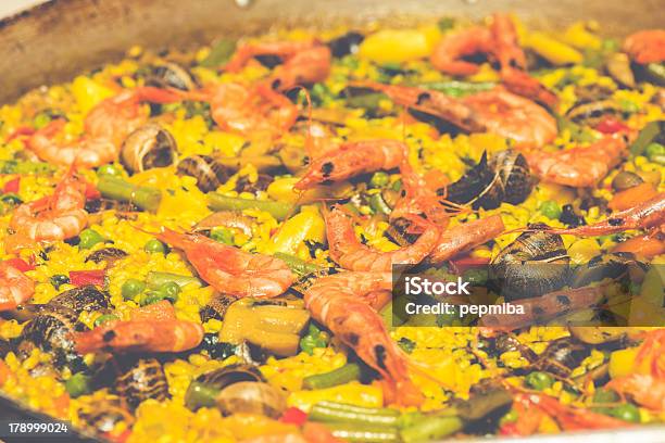 Paella De Cocina Foto de stock y más banco de imágenes de Alimento - Alimento, Costa dorada, Alimentos cocinados