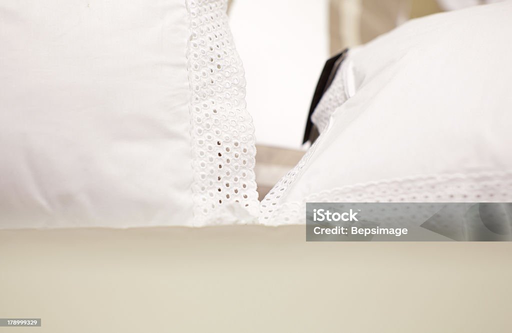 Белые подушки - Стоковые фото Без людей роялти-фри