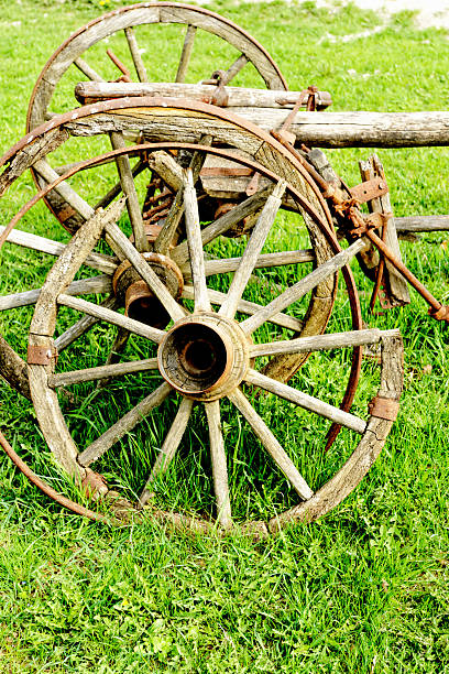 istock old wooden wheel spokes, 178999984