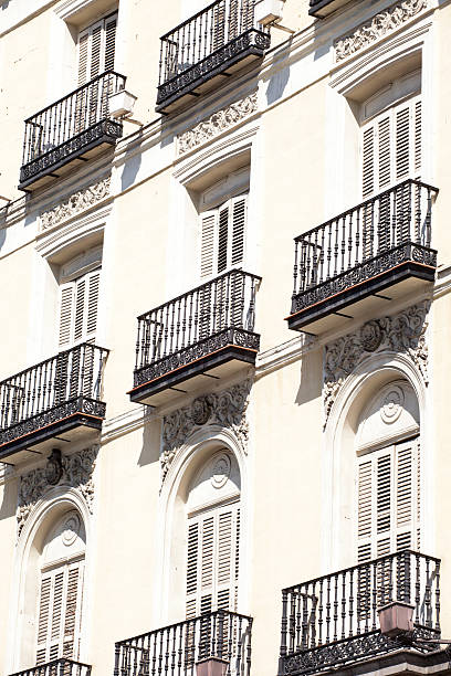 istock Mediterranean architecture in Spain. Old apartment building, Madrid. 179000499