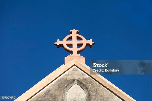 Foto de Igreja Cross e mais fotos de stock de Acima - Acima, Azul, Comportamento