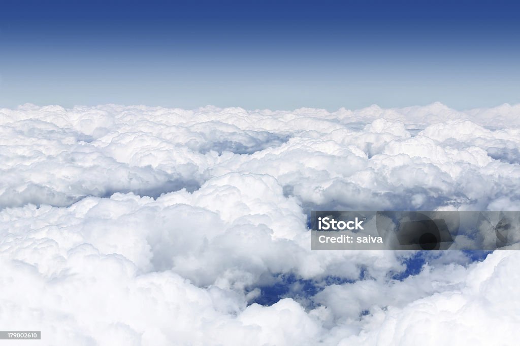 Céu azul com nuvens - Foto de stock de Acima royalty-free