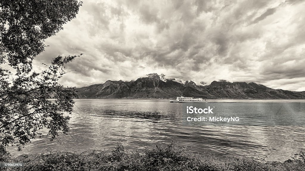 Ufer des Genfer See mit Dampf-Boot, Montreux - Lizenzfrei Alpen Stock-Foto