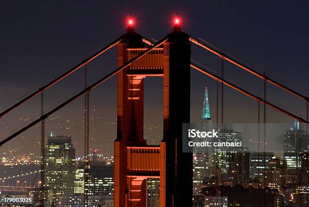 Golden Gate Bridge San Francisco Y A La Noche Foto de stock y más banco de imágenes de Noche - Noche, Panorama urbano, Aire libre
