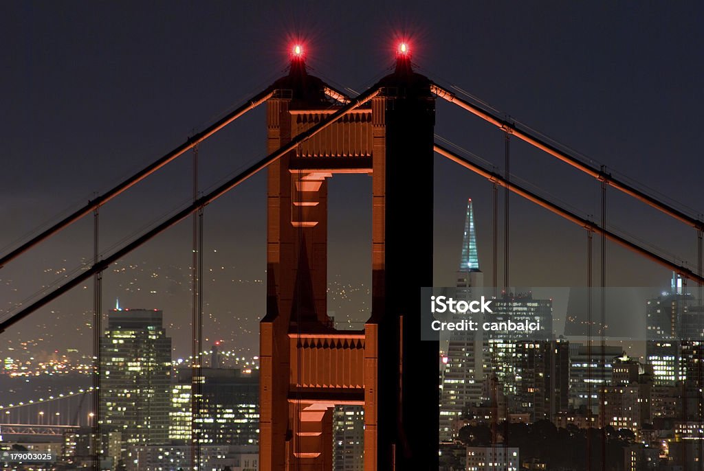 Golden Gate Bridge, Сан-Франциско на ночь - Стоковые фото Линия горизонта роялти-фри