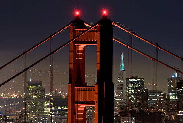 golden gate bridge, сан-франциско �на ночь - marin tower стоковые фото и изображения