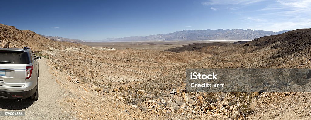 Road en el desierto VISTA PANORÁMICA - Foto de stock de Aire libre libre de derechos