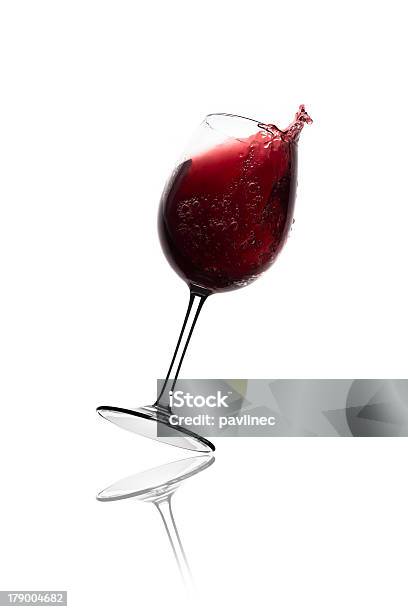 Czerwone Wino Splash - zdjęcia stockowe i więcej obrazów Alkohol - napój - Alkohol - napój, Bez ludzi, Białe tło