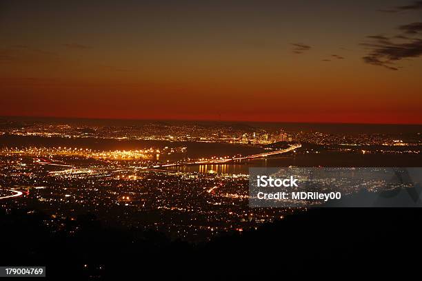 Unioni Est Della Baia Di San Francisco Al Crepuscolo - Fotografie stock e altre immagini di Acqua