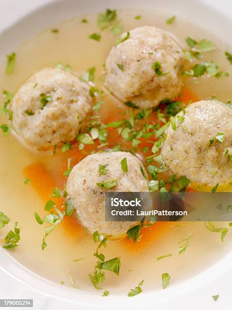 Matzah Ball Soup Stockfoto und mehr Bilder von Matzekloß - Matzekloß, Matzesuppe, Albondiga