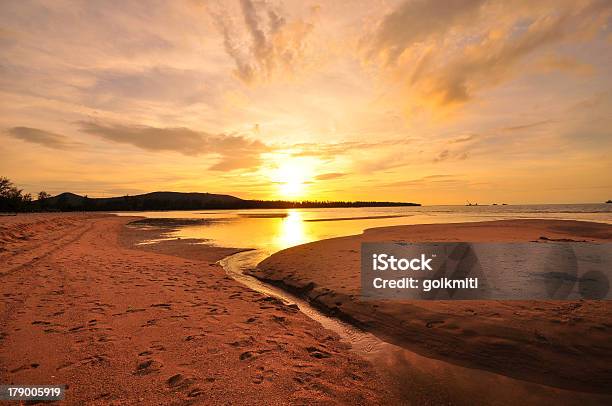 Plaża O Zachodzie Słońca Krajobraz Z Chmurami Tle - zdjęcia stockowe i więcej obrazów Abstrakcja - Abstrakcja, Bez ludzi, Brzask