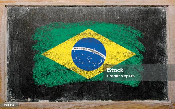 Bandera De Brasil En Pizarra Pintados Con Tiza Foto de stock y más banco de imágenes de Aprender - Aprender, Bandera, Brasil