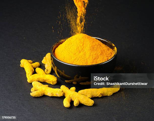 Foto de Pó De Açafrãodaterra e mais fotos de stock de Amarelo - Amarelo, Açafrão-da-índia, Caril