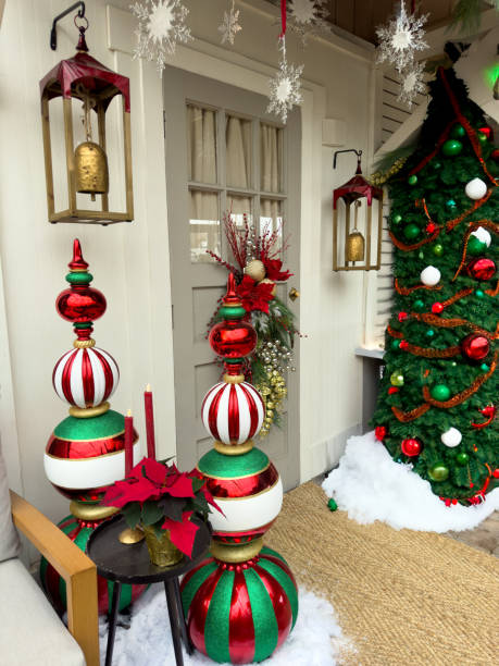 front entrance of house - doormat door christmas holiday imagens e fotografias de stock