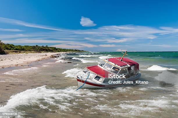 Iate De Cadeia - Fotografias de stock e mais imagens de Veículo Aquático - Veículo Aquático, Seguro, Iate