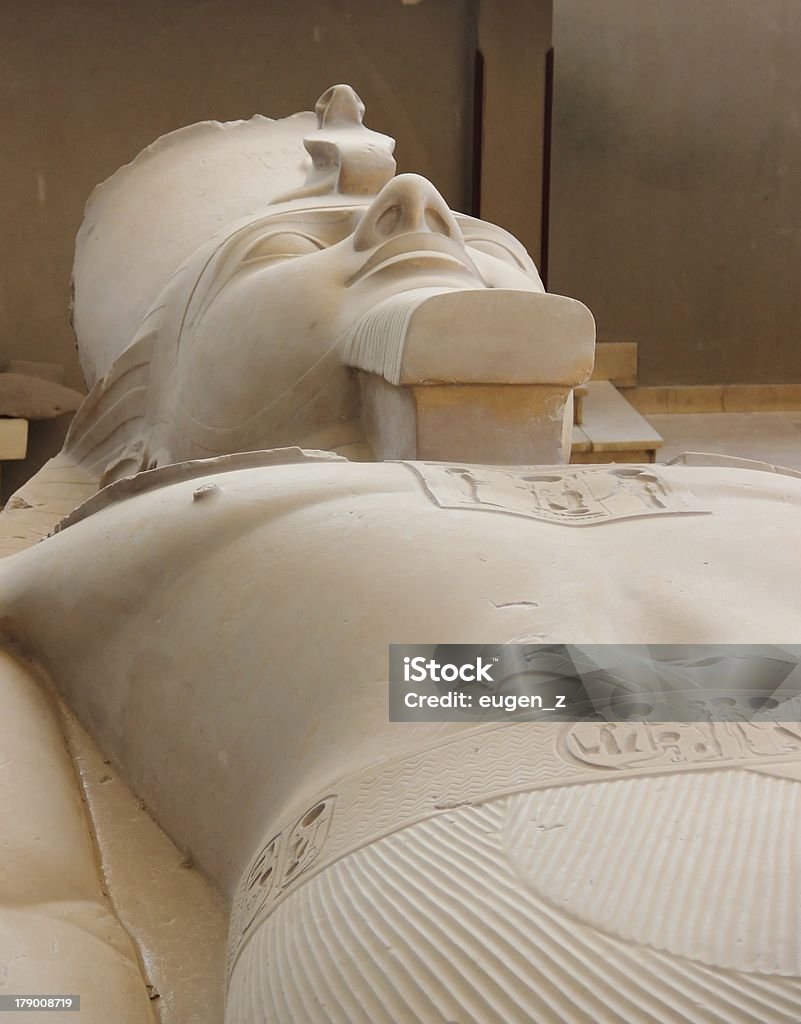 The Колосс в отеле Ramses II в Мемфисе, Египет. - Стоковые фото Alabaster роялти-фри