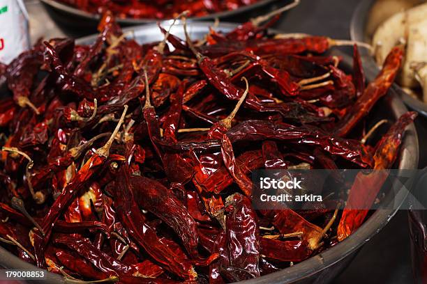 Pimientos De Fondo Foto de stock y más banco de imágenes de Aderezo - Aderezo, Alimento, Calor