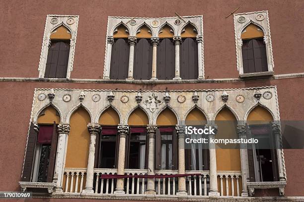 Finestre Veneziane - Fotografie stock e altre immagini di Architettura - Architettura, Città, Composizione orizzontale