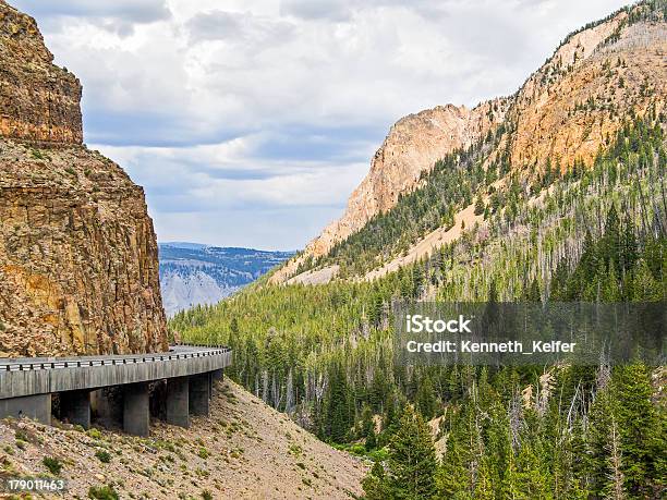 Golden Gate Di Yellowstone - Fotografie stock e altre immagini di Fotografia - Immagine - Fotografia - Immagine, Ingegneria civile, Albero