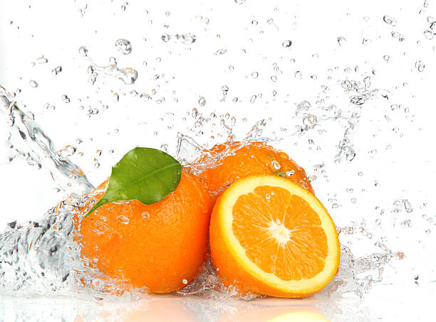 istock Orange fruits and Splashing water 179012315