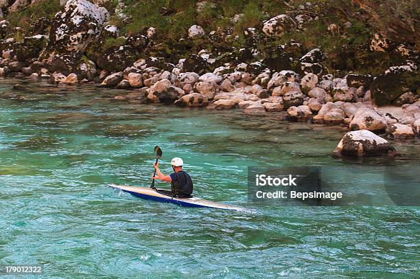 Photo libre de droit de Kayak Sur La Rivière Soca La Slovénie banque d'images et plus d'images libres de droit de Activité - Activité, Adulte, Alpes européennes