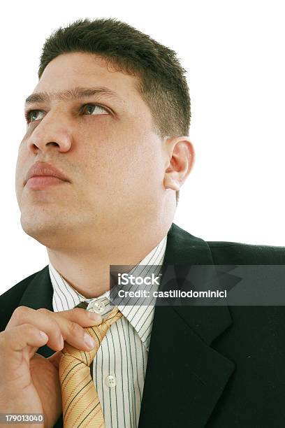 Un Hombre De Negocios Su Brida De Fijación Foto de stock y más banco de imágenes de Adulto - Adulto, Bien vestido, Blanco - Color