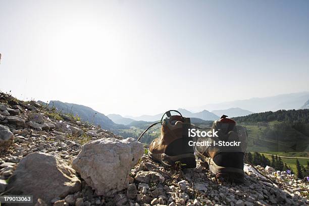 Foto de Calçados Na Rock e mais fotos de stock de Adulto - Adulto, Ajardinado, Alpes europeus