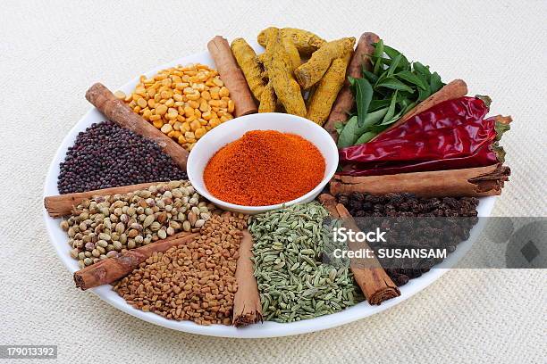 Curry Indiano Masala - Fotografie stock e altre immagini di Alimentazione sana - Alimentazione sana, Bilancia da cucina, Cibo