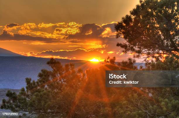 Sonnenaufgang Im Needles District Stockfoto und mehr Bilder von Anhöhe - Anhöhe, Ausgedörrt, Berg