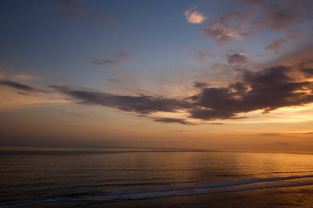 atardecer en la playa - sunset bay oregón fotografías e imágenes de stock