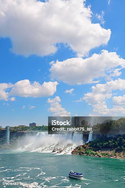 Niagara Falls Mit Dem Boot Stockfoto und mehr Bilder von Blau - Blau, Bundesstaat New York, Bunt - Farbton