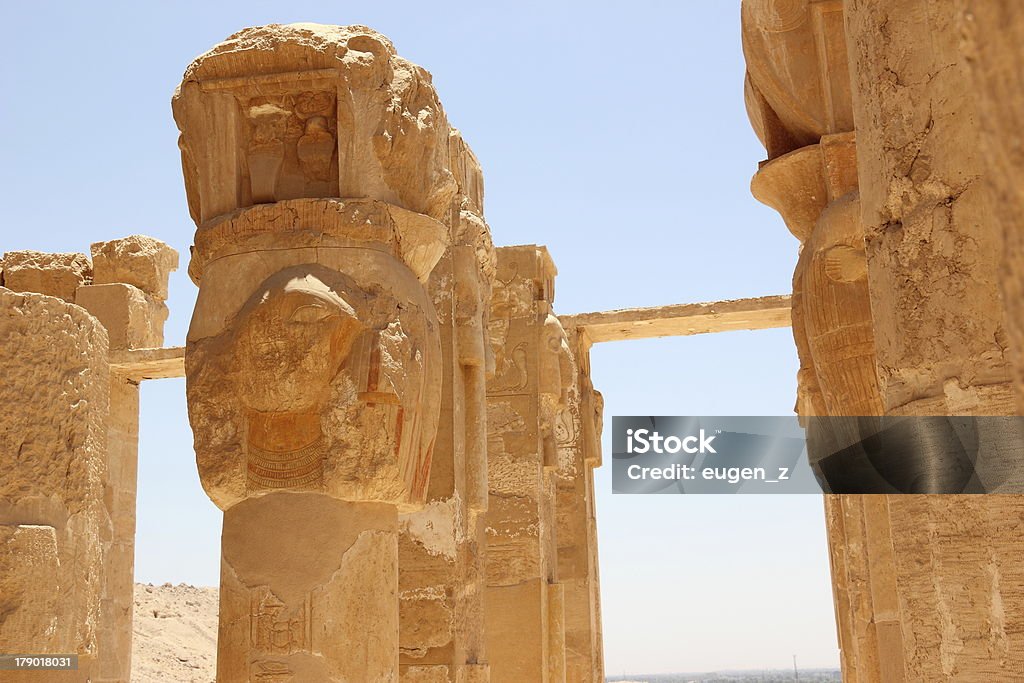 Pilastri al Mortuary Tempio di Hatshepsut. - Foto stock royalty-free di Africa