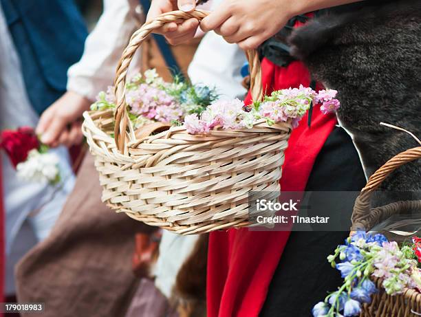 Piękny Bukiet W Koszu - zdjęcia stockowe i więcej obrazów Bez ludzi - Bez ludzi, Bukiet, Fotografika