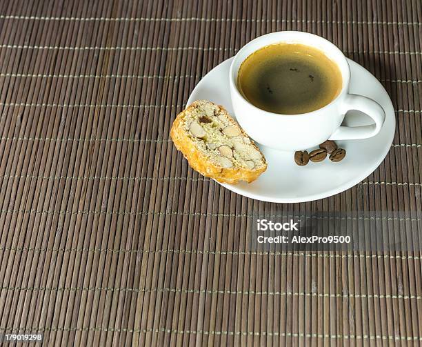 Xícara De Café E Biscoitos - Fotografias de stock e mais imagens de Amêndoa - Amêndoa, Bambu - Material, Bebida