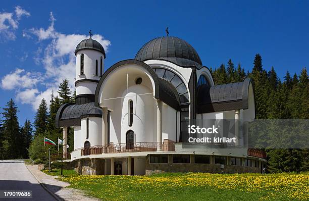 Kościół W Ośrodek Narciarski Pamporovo - zdjęcia stockowe i więcej obrazów Bez ludzi - Bez ludzi, Bułgaria, Bór sosnowy