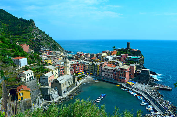 Vista di Vernazza in Italia - foto stock