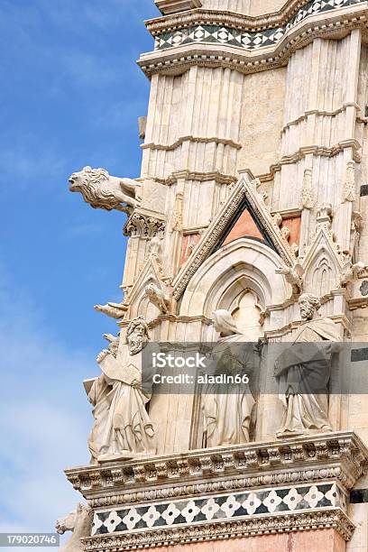 Photo libre de droit de Détail De La Cathédrale De Sienne En Italie banque d'images et plus d'images libres de droit de Antique - Antique, Catholicisme, Centre-ville