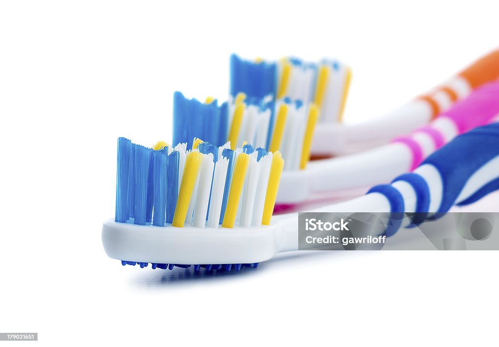 Toothbrushes на белом фоне - Стоковые фото Без людей роялти-фри