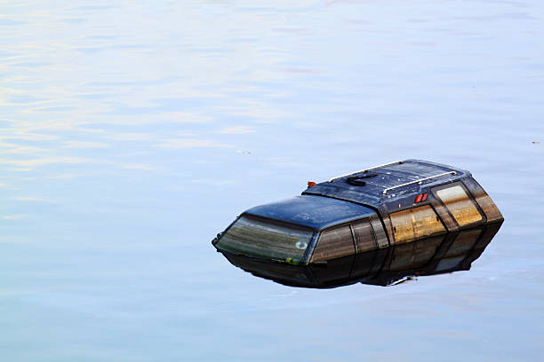inundación de automóvil - rafting thailand river inflatable raft fotografías e imágenes de stock