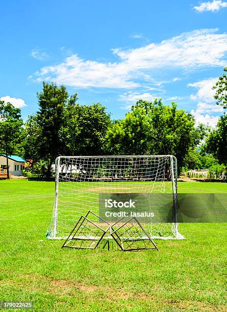 Fútbol Objetivo En College Foto de stock y más banco de imágenes de Aire libre - Aire libre, Azul, Campo - Lugar deportivo