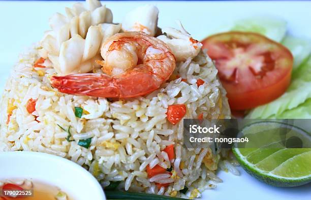 Squids 및 새우 볶음밥 흰색 플라테 건강한 식생활에 대한 스톡 사진 및 기타 이미지 - 건강한 식생활, 고급 요리, 그릇