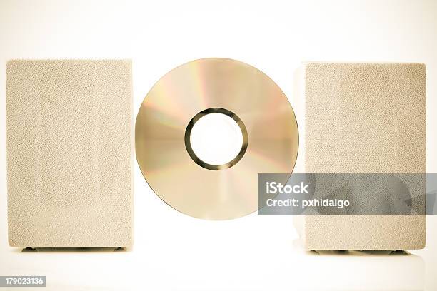 コンパクトディスクスピーカセピア色の処理 - MP3プレイヤーのストックフォトや画像を多数ご用意 - MP3プレイヤー, アナログレコード, アンプ