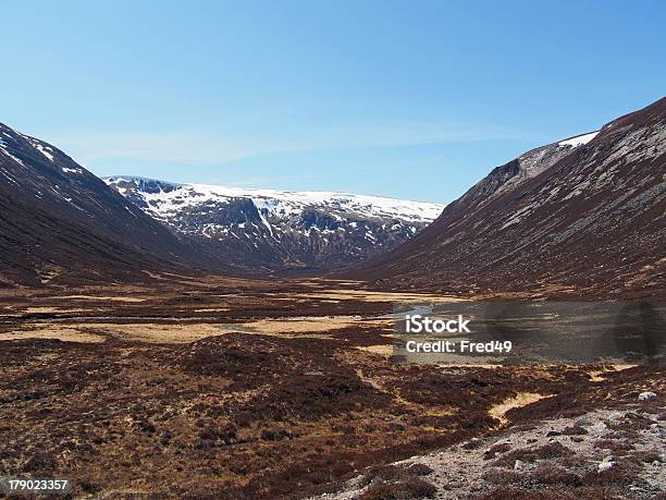 Photo libre de droit de Glen Geusachan Cairngorms Mountain Écosse Au Printemps banque d'images et plus d'images libres de droit de Bleu