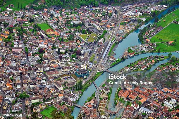 Cidade De Suíça A Partir De Cima - Fotografias de stock e mais imagens de Acima - Acima, Alpes Europeus, Alpes suíços